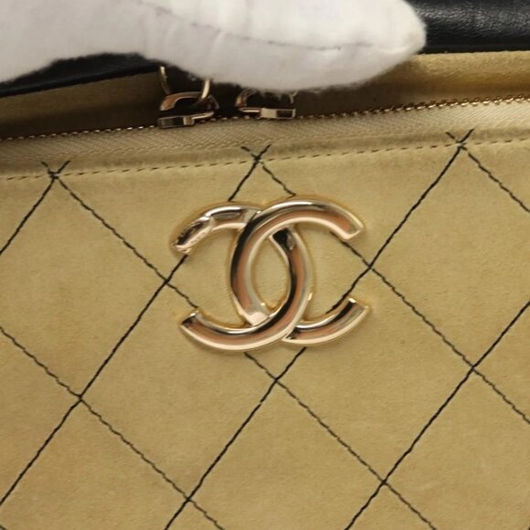 CHANEL Matelasse Chain Shoulder Bag Suede Ivory Gold CC Auth - Picture 13 of 16